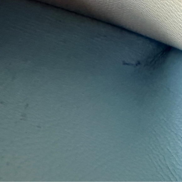 HOBO Vida Tote in Micro Pebbled Leather Morning Dove Grey Orona Blue Interior - Picture 8 of 10